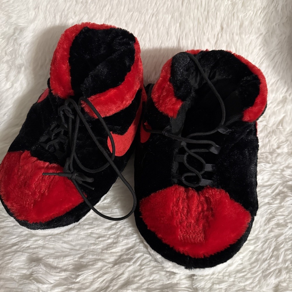 Air Jordan Bred Plush Slippers Men's 8 Approx Red Black House Shoes